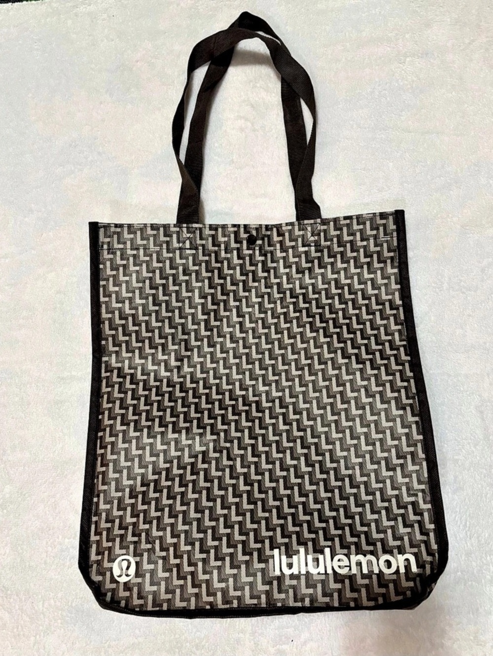 Lululemon Large Reusable Tote Bag Black/Gray Geometric Plastic 14x6x16 Used
